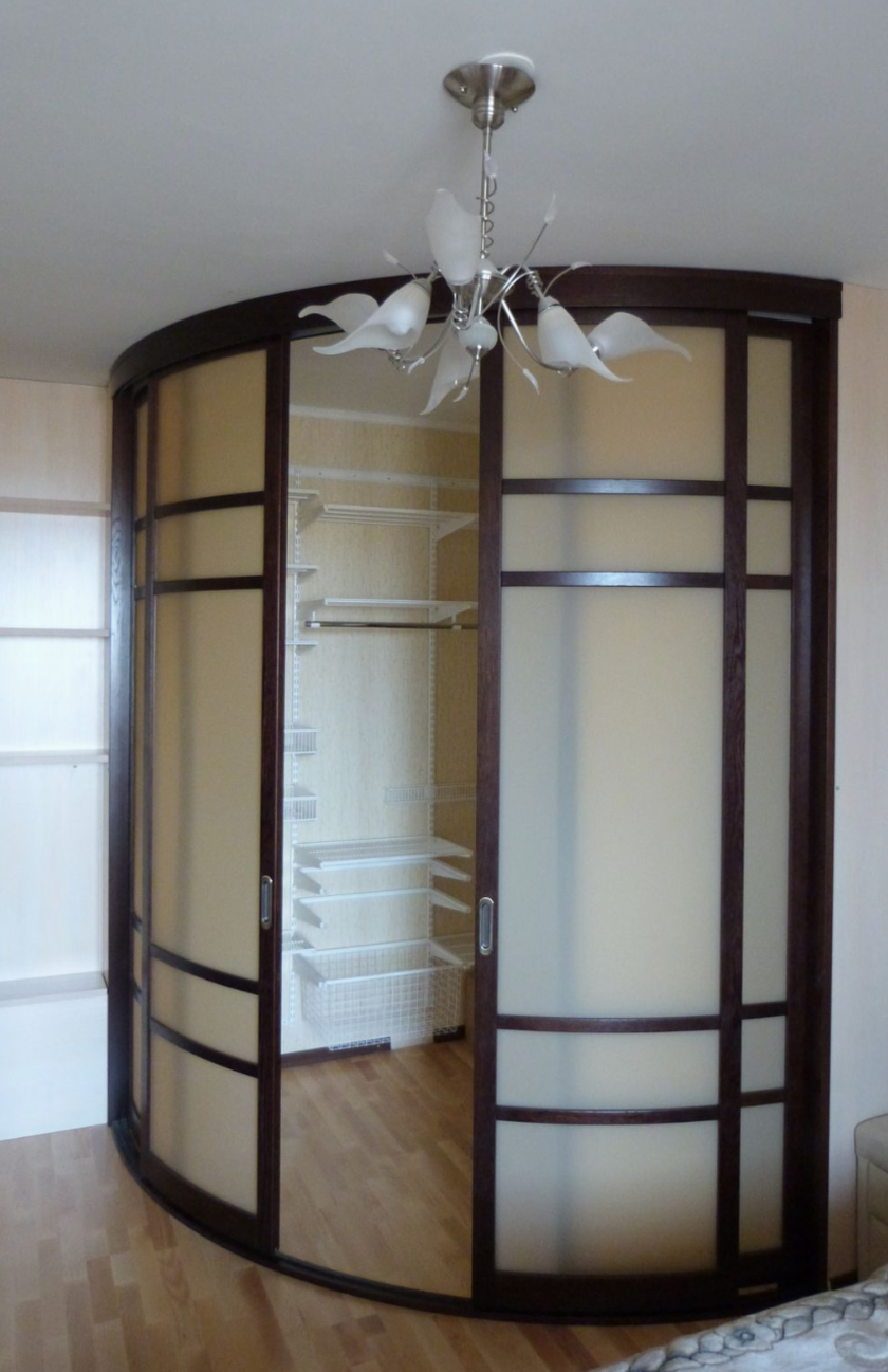 Радиусная полукруглая угловая гардеробная комната Ставрополь