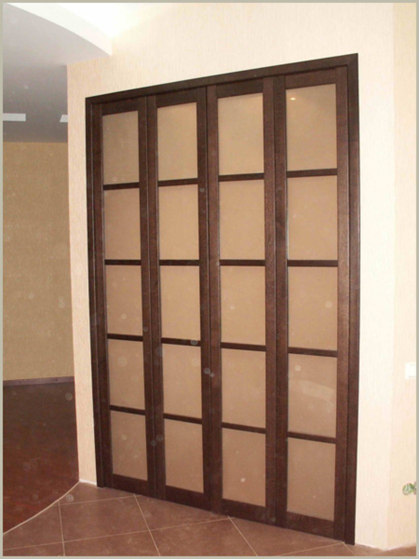 Двери гармошка с матовым стеклом и накладными разделителями Ставрополь