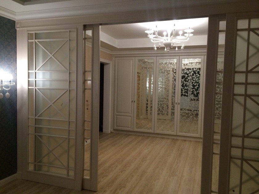 Раздвижная межкомнатная перегородка с декоративными вставками из стекла Ставрополь